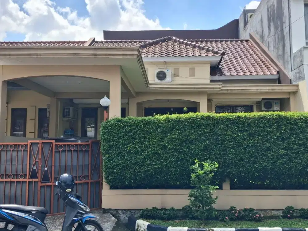 Rumah Luas SHM 10 Menit ke Terminal Bubulak 3 KT Hadap Utara J-39522