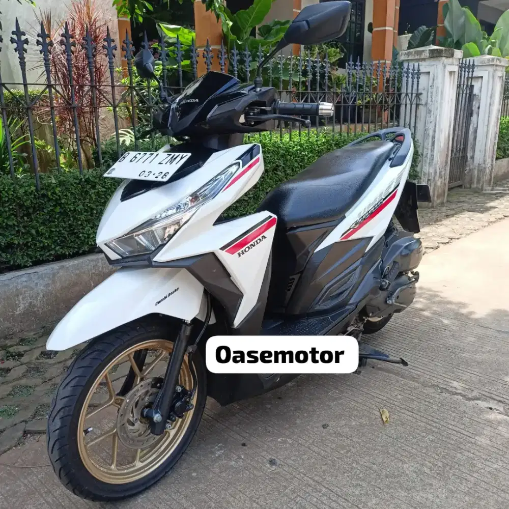 (B) Honda Vario 125 CBS tahun 2018