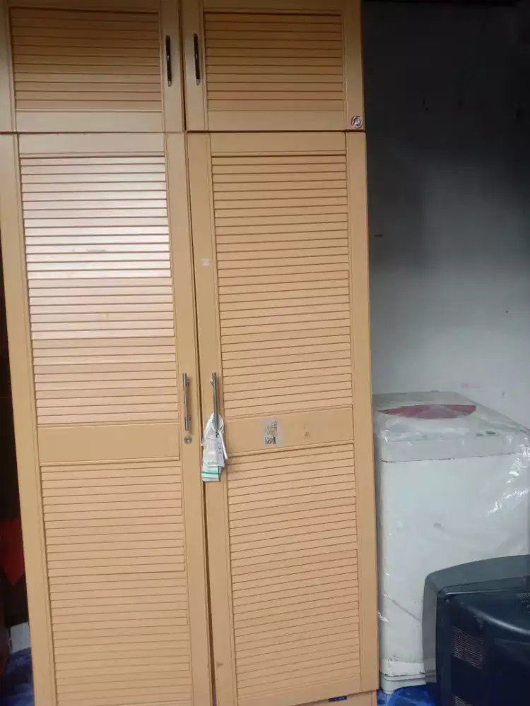 Lemari pakaian dewasa