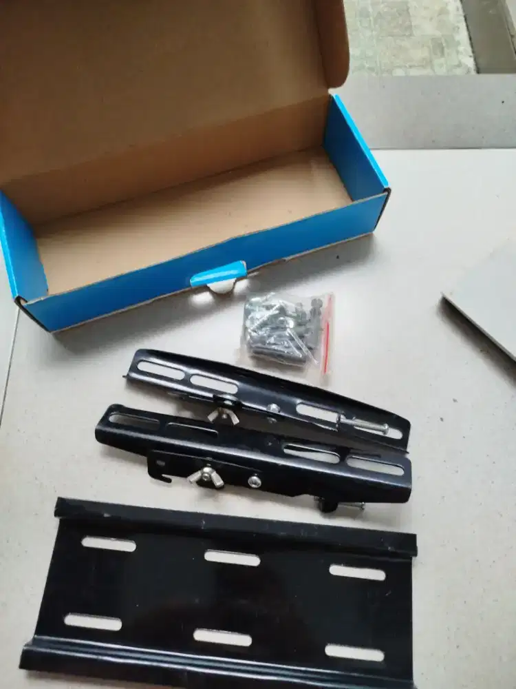 Bracket LCD 19-40 universal