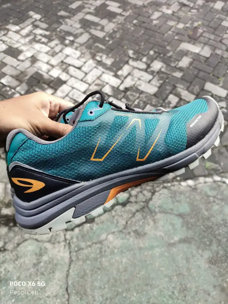 Sepatu Trail Run 910 Yuza Size 44