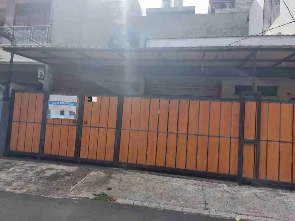 Rumah Tebet Jalan Depan 2 Mobil Bisa Kantor