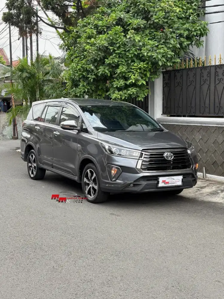 Toyota Innova Venturer 2.0 AT 2022 Abu-abu Metalik