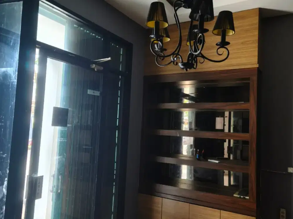 Ruko 2 Lantai Hadap Jalan di Gading Serpong Siap Pakai Bonus AC