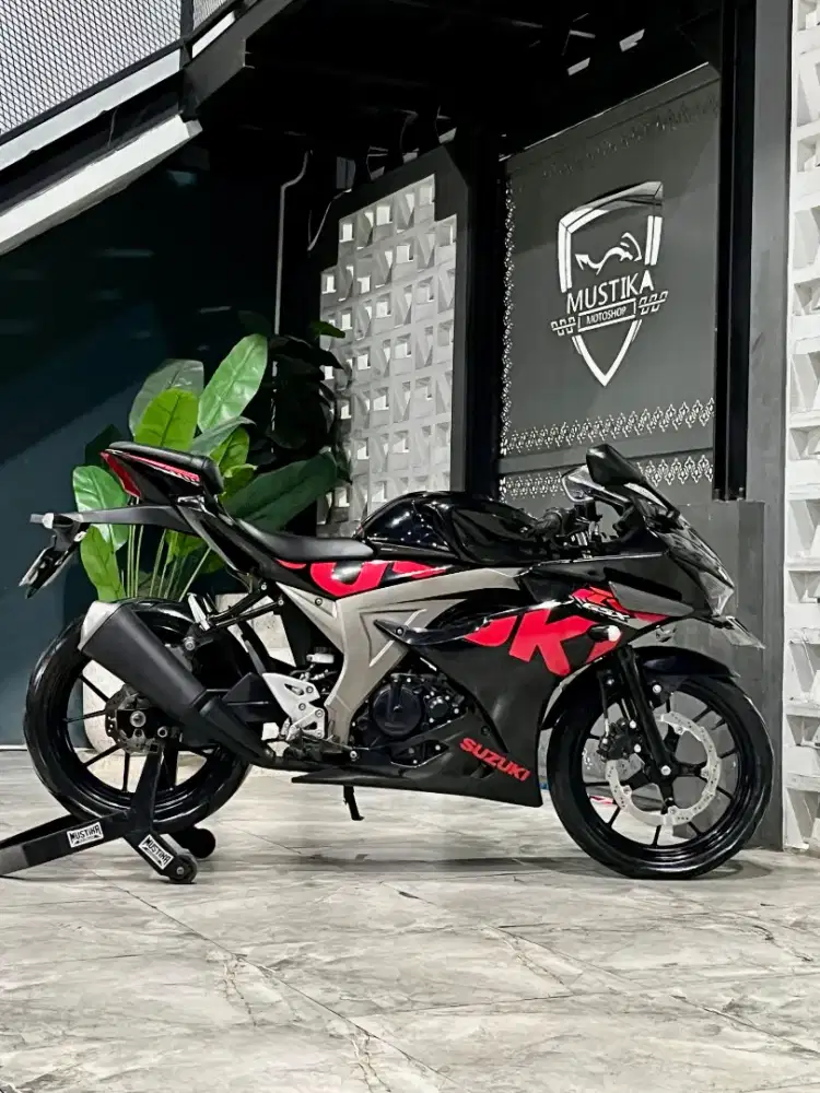 Suzuki GSX R 150 2017. Odo 30rb. DANNY Mustika Motor Sulfat Malang