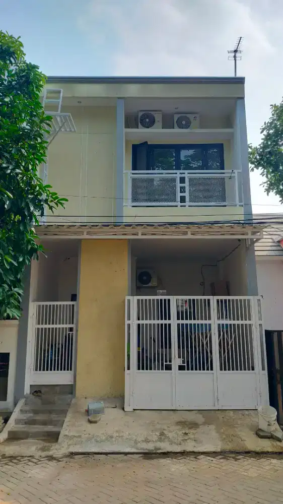 Disewakan Rumah 2lt, Furnished rapih, Daan Mogot Arcadia