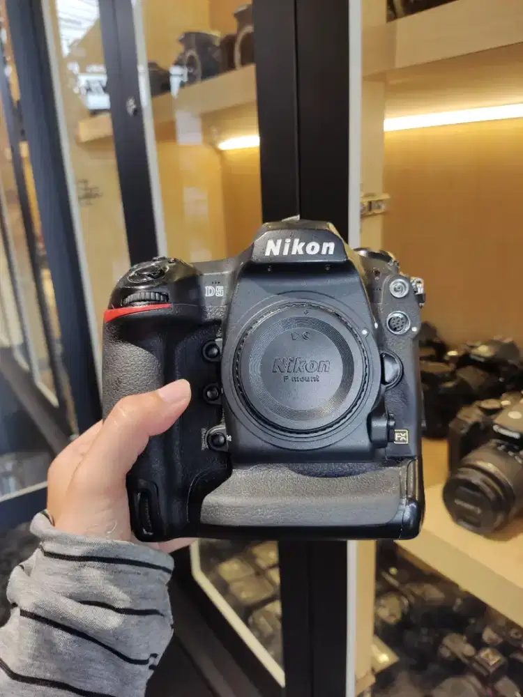 Nikon D5 CF Body Only Fullset