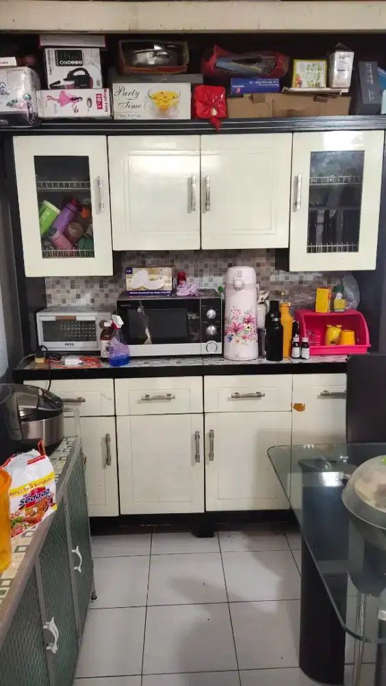 Lemari dapur atau lemari sayur