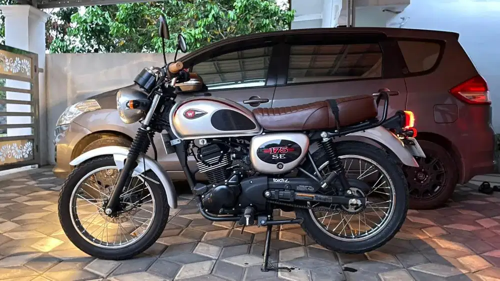 Kawasaki W175 SE 2023 low km...24juta nego santai