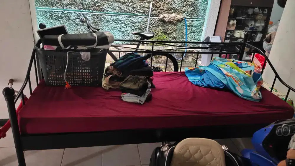 Ranjang informa. Dipan plus kasurnya