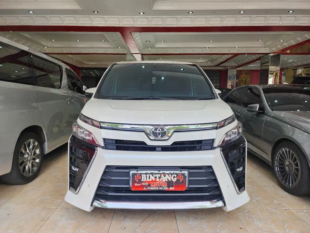VOXY 2.0 AT 2018 KM RENDAH PUTIH / MODEL THN 2019 (BINTANG MOTOR)