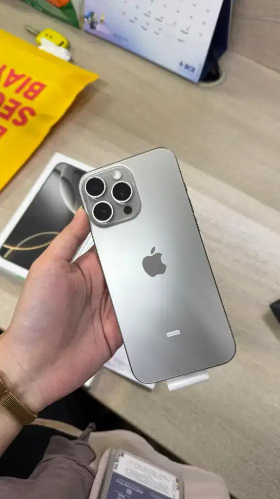 Iphone 16 pro max 256gb warna natural titanium garansi ibox NEW