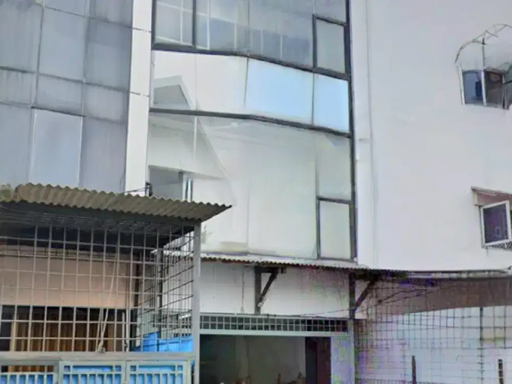 Ruko di lokasi strategis Gunung Sahari, Senen / Bungur / Kemayoran. Dengan etalase / display kaca untuk memamerkan produk di lantai 2 depan