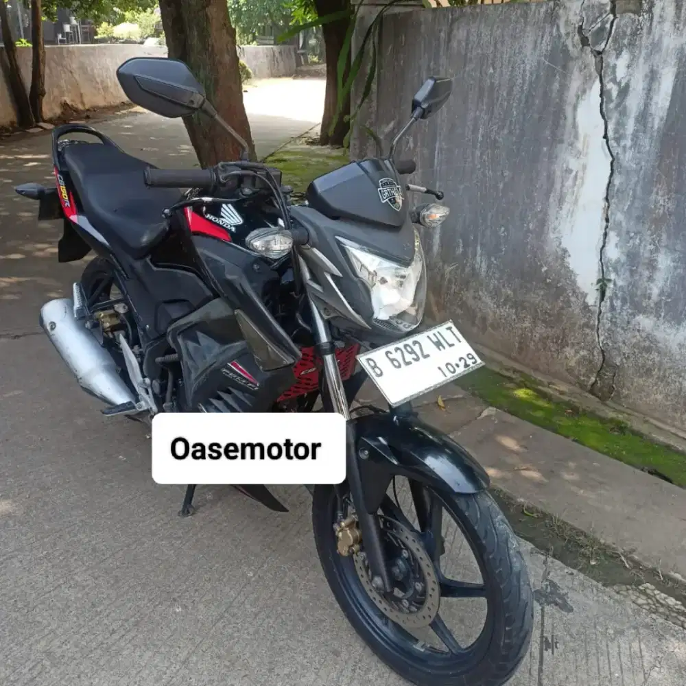 (B) Honda CB150R Street Fire tahun 2014