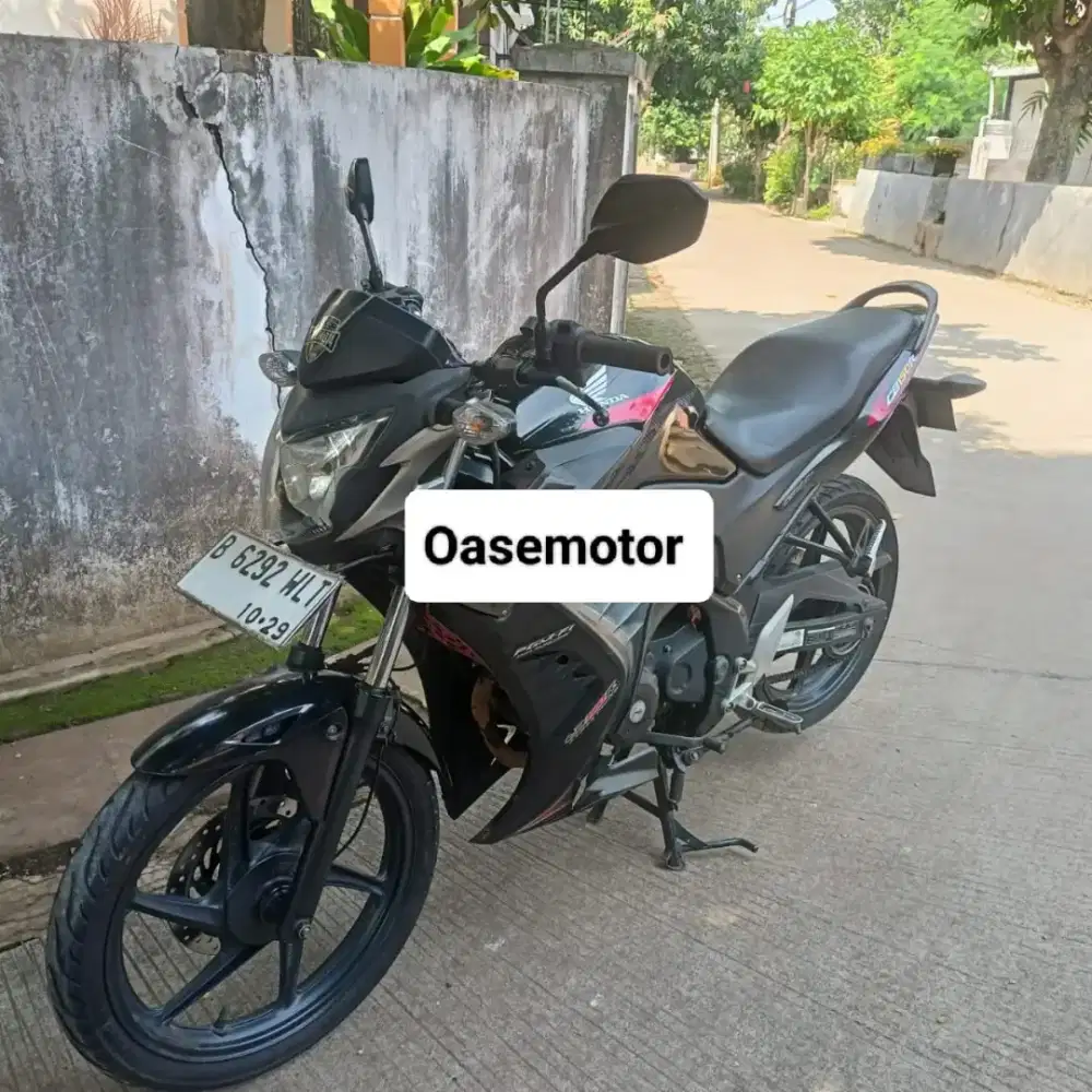 (B) Honda CB150R Street Fire tahun 2014