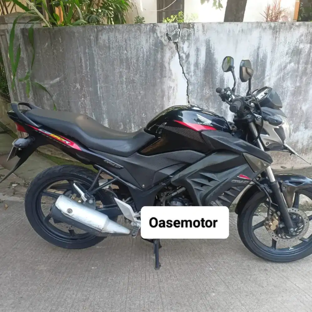 (B) Honda CB150R Street Fire tahun 2014