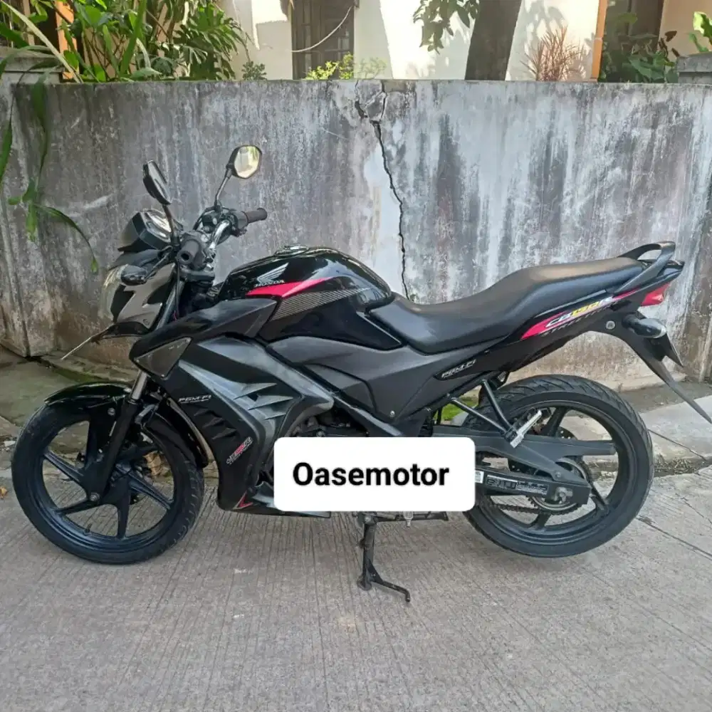 (B) Honda CB150R Street Fire tahun 2014