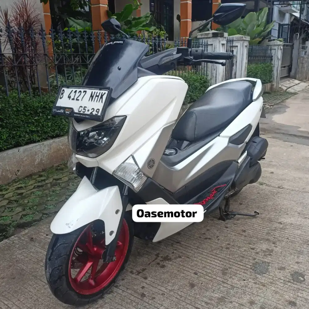 (B) Yamaha NMAX 155 tahun 2019