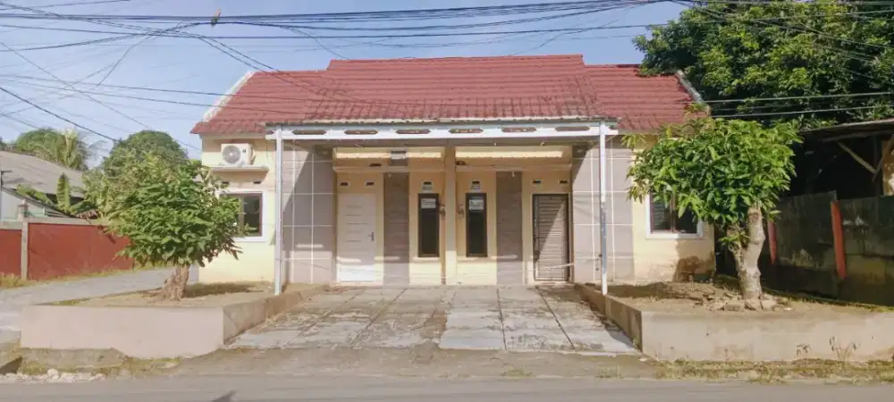 Disewakan Rumah untuk Hunian/ Kantor. Lokasi Strategis, Bebas Banjir.