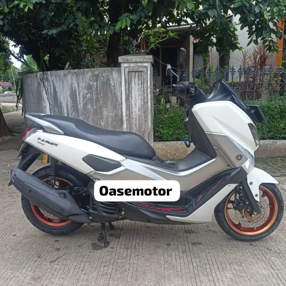 (B) Yamaha NMAX 155 tahun 2019
