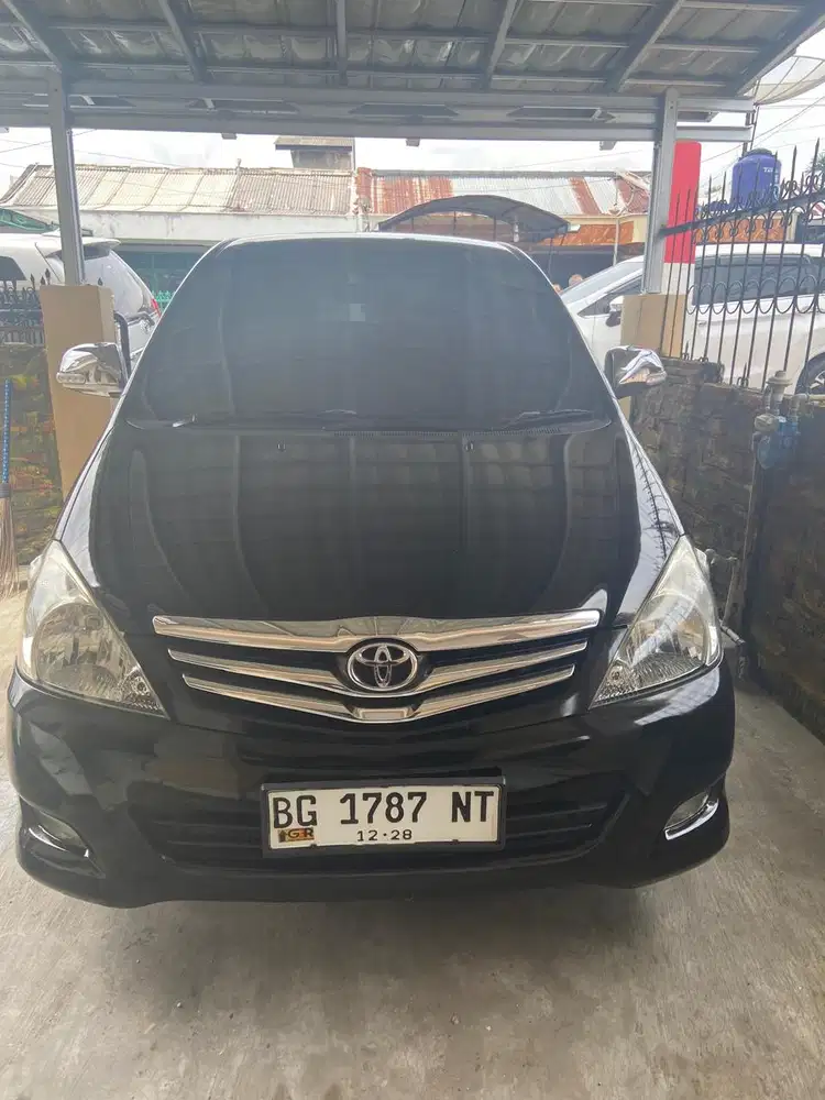 Bismilah dijual innova disel v 2010 matic