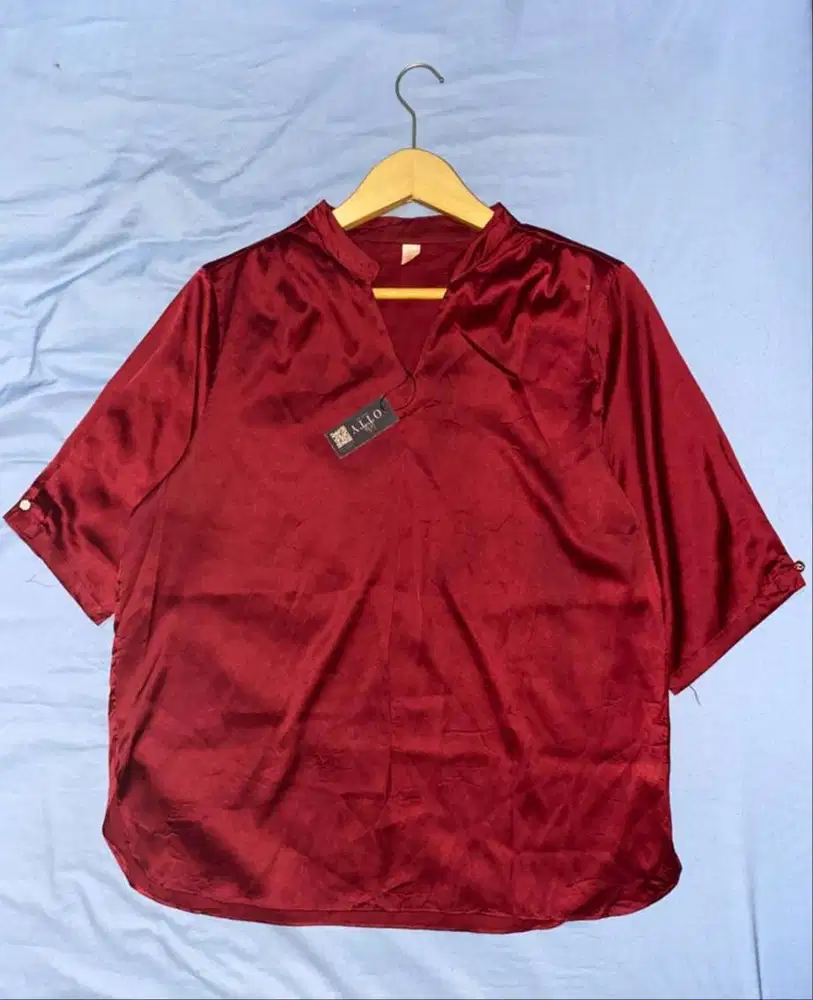 Blus satin V-neck (Sisa Export)