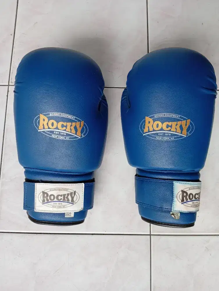 Sarung Tinju Rocky size 14 oz Blue