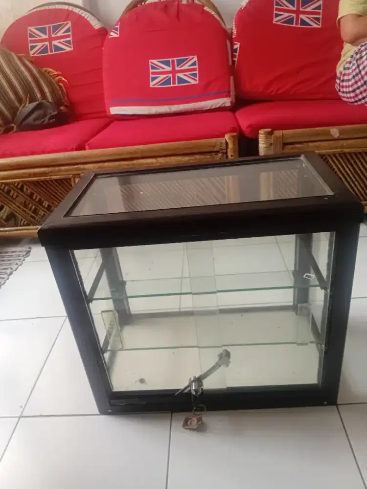 Jual etalase kaca 45cm mulus ga jadi dipakai bandung kots