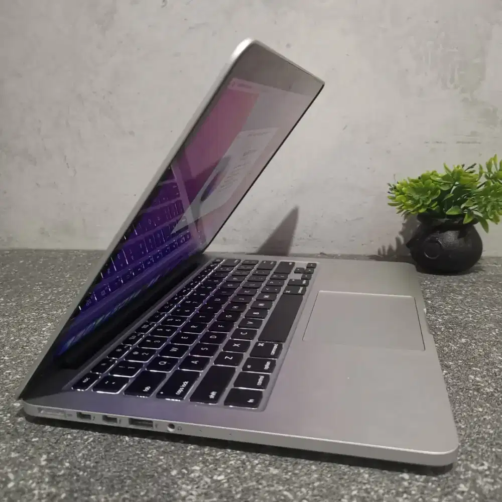 Laptop Macbook pro retina 2015 core i5 ram 16gb ssd 1000Gb 13inci