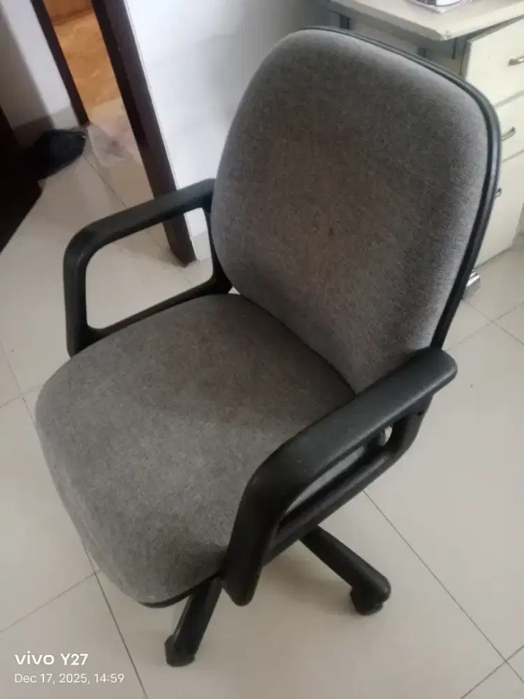 Kursi kantor direksi