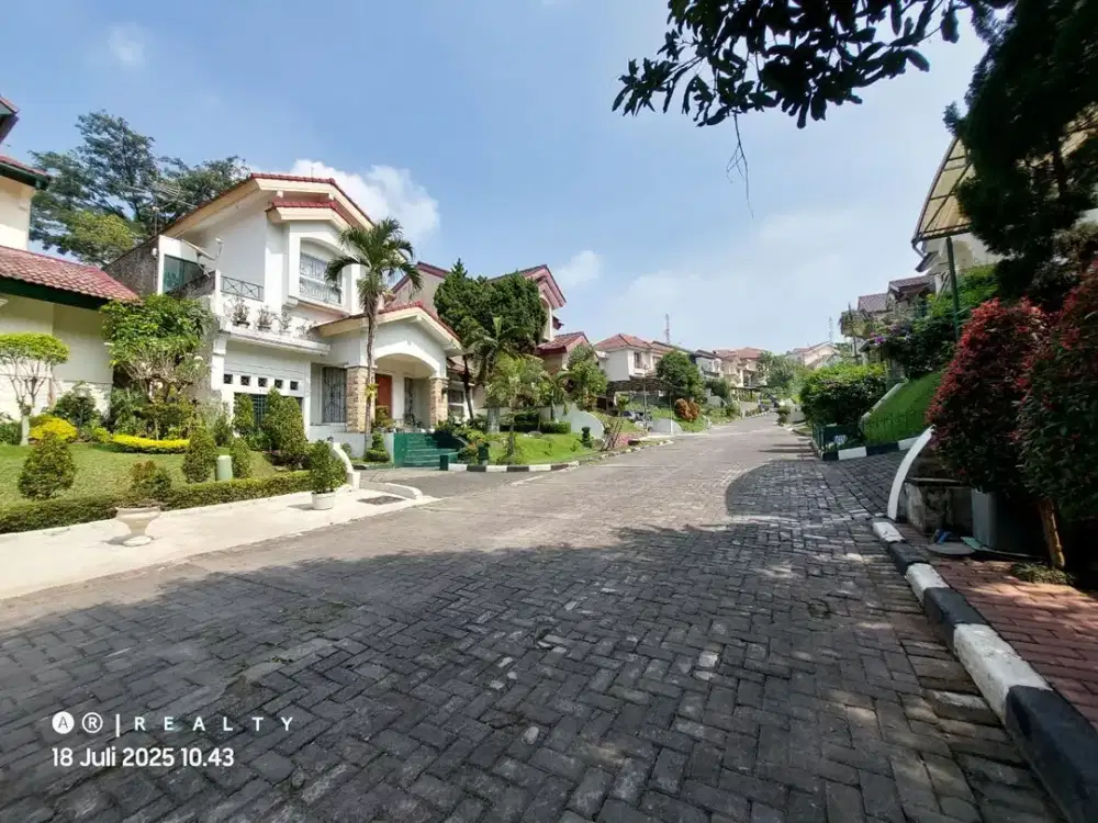Dijual Rumah Mewah di Komplek Alamanda Dago Permai Tubagus Ismail Bandung