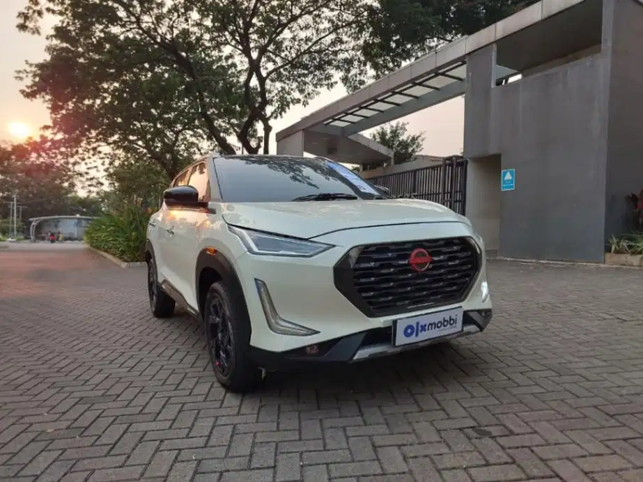 LOW DP Nissan Magnite 1.0 Premium Bensin-AT 2020 UZA