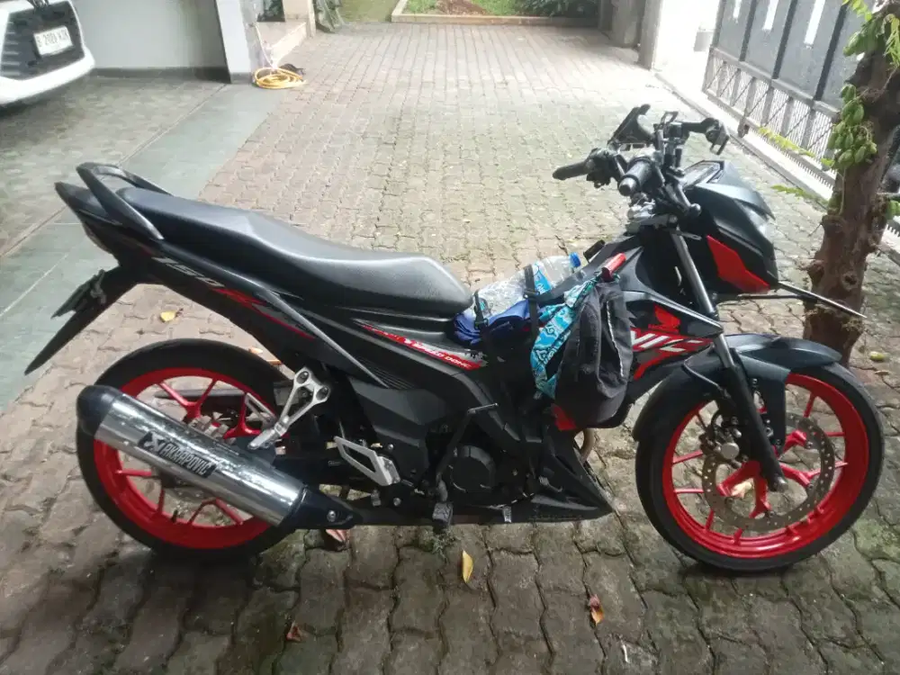 Honda sonic  150r se