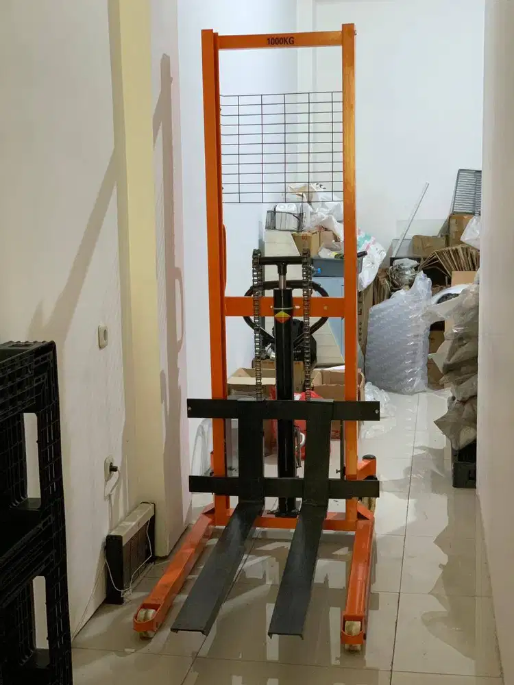 MANUAL HAND STACKER 1000KG