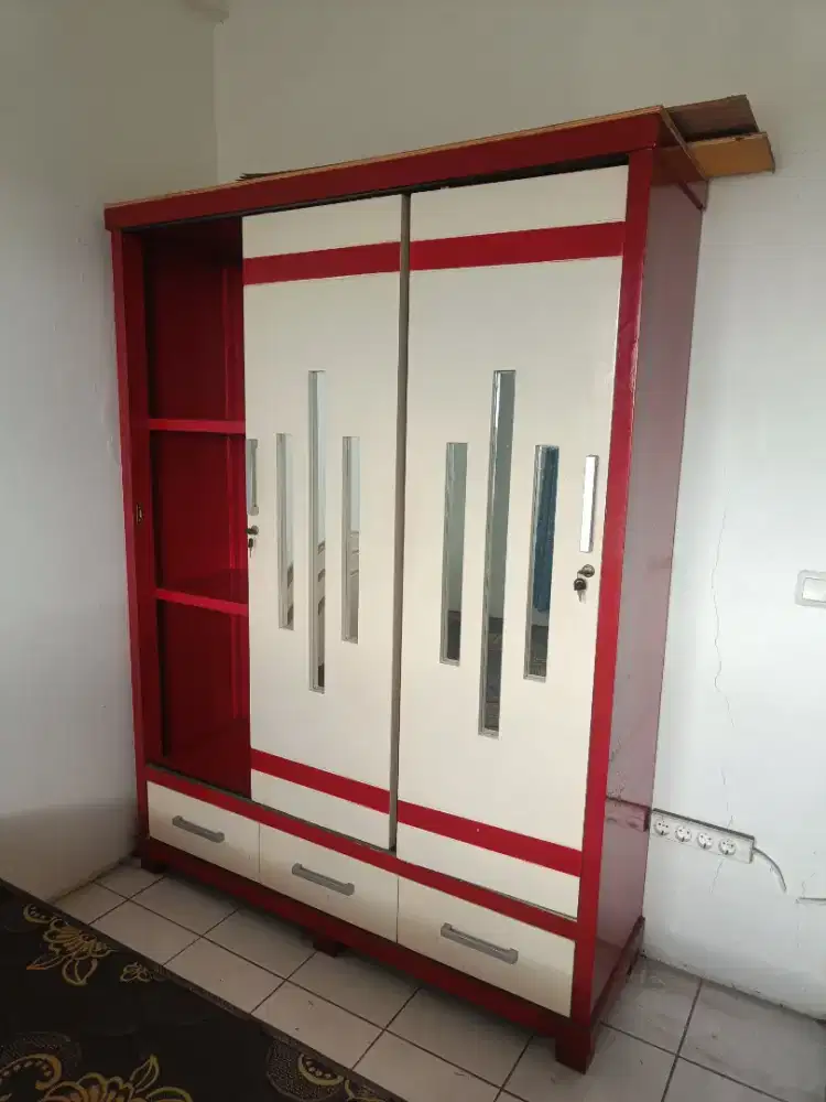 Lemari Pakaian dari kayu