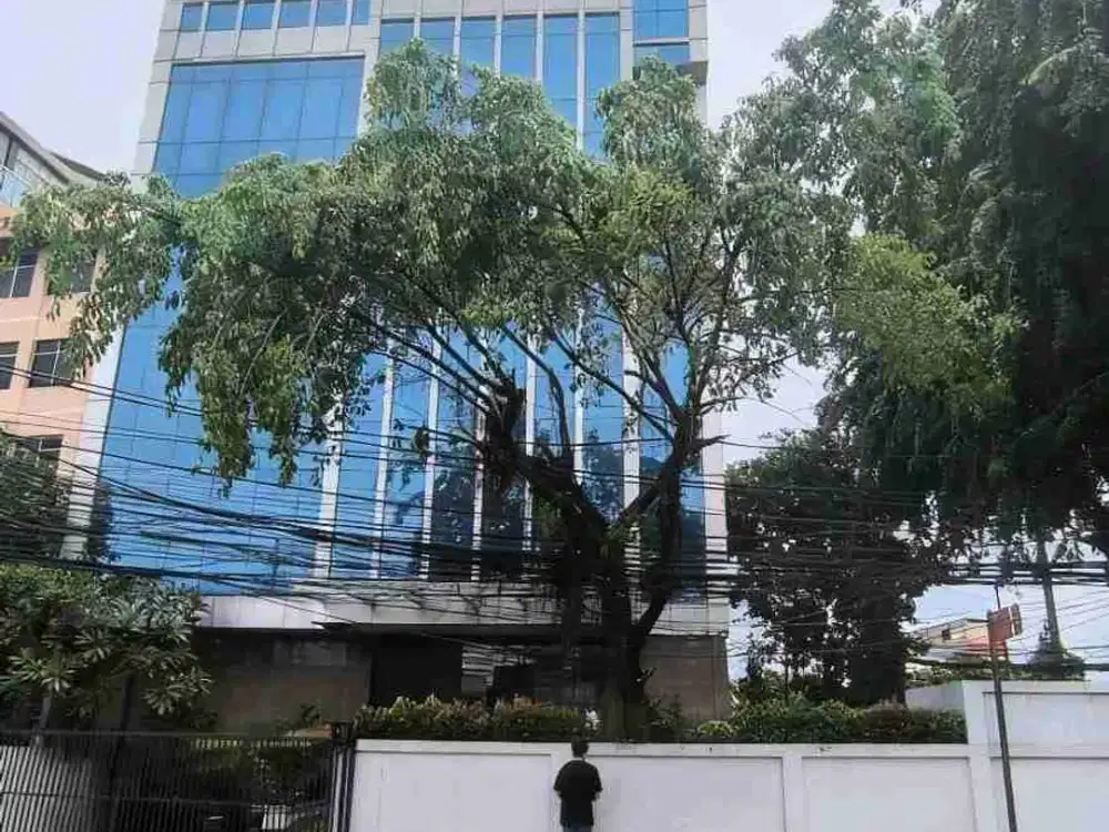 Disewakan Gedung New 6 Lantai,perthn 5 M nego Area Cikini Jakarta Pusat