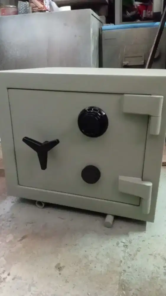 Brankas Star Safe tinggi 40cm