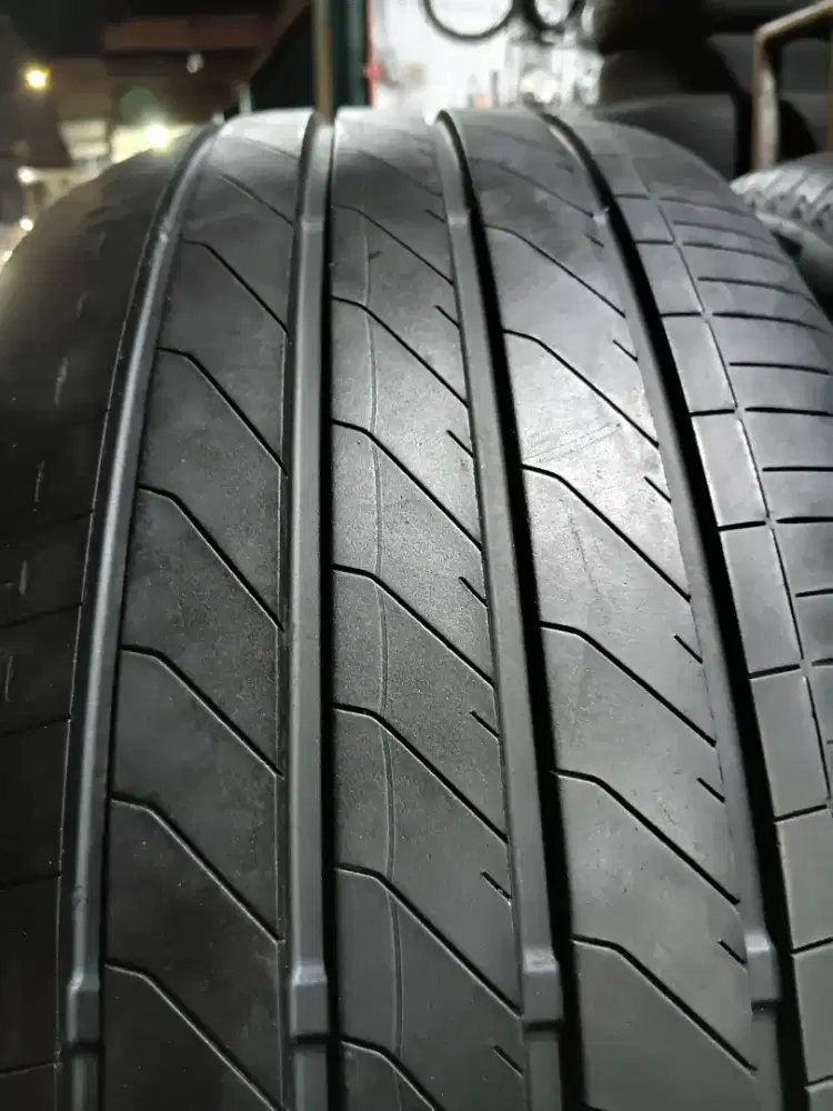 Ban mobil ukuran 235/50R18