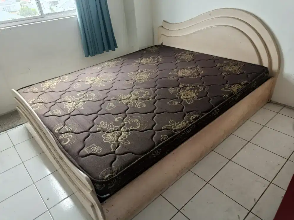 Kasur + Kepala Ranjang Kayu