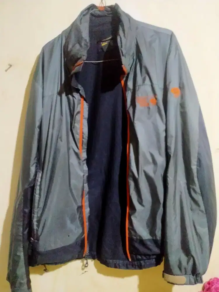 Mountain hardware jacket