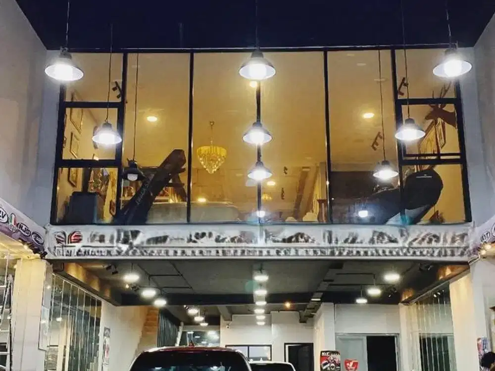 Ruko Tiga Lantai Bangunan Baru Zona Komersil di Pasar Rebo Jakarta Timur