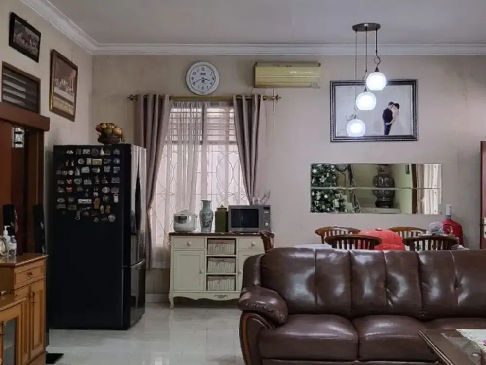 DIJUAL RUMAH MURAH SEMI FURNISH DI JL MAHKOTA I MODERNLAND