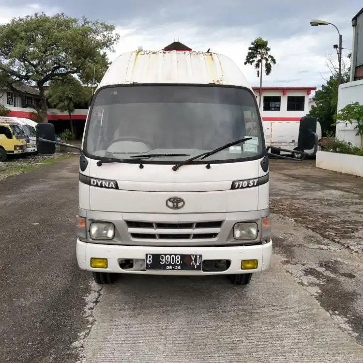 TOYOTA DYNA 110 ST CARAVAN 2009