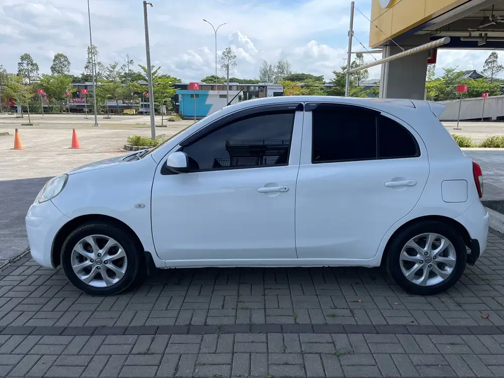 Nissan March 2012 Bensin