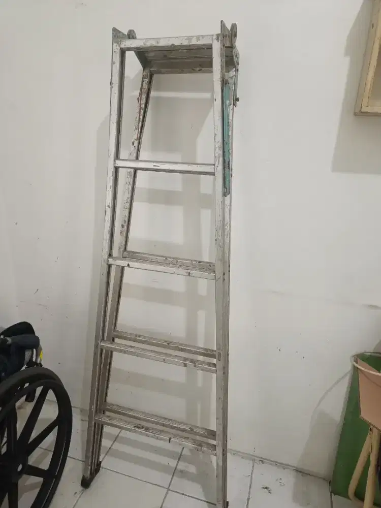 Tangga lipat Aluminium