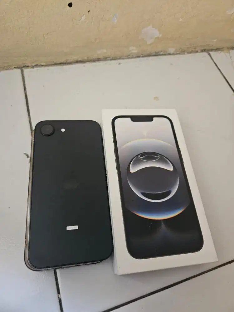 Iphone 16e 128 GB, masih mulus seperti baru, bh 100 %