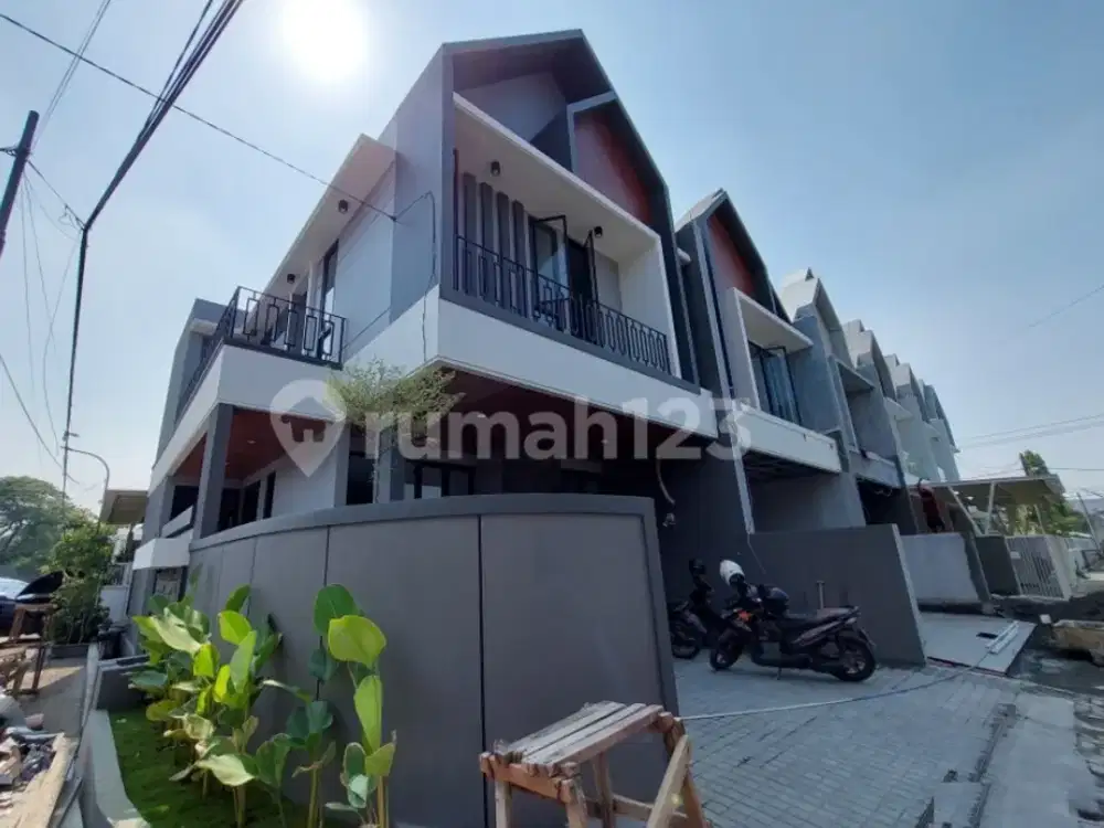 Rumah new Modern di Manyar Tirtoyoso