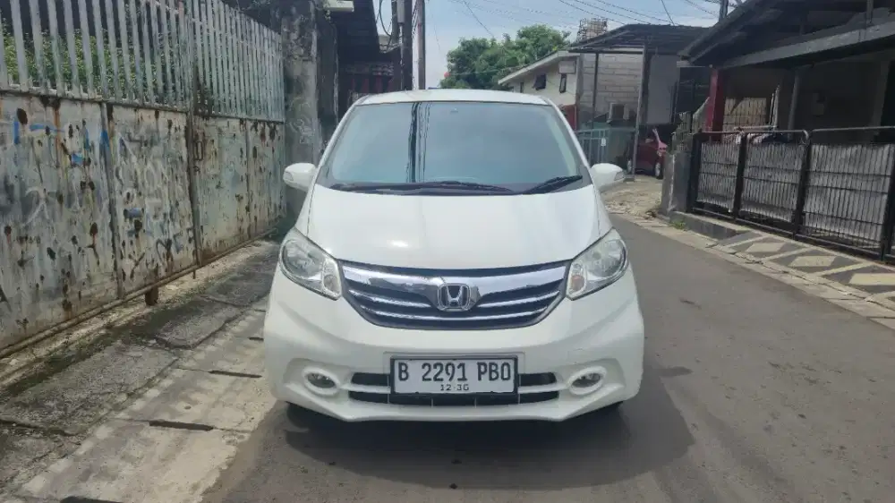 HONDA FREED SD PUTIH 2015  Harga Cash