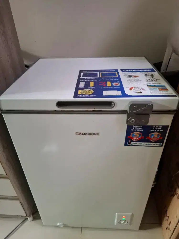Dijual cepat freezer changhong 110 liter