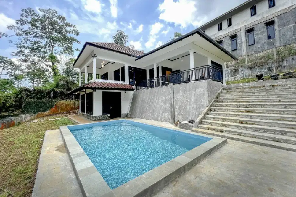 Di jual murah vila mewah 2LT ada 2 kolam renang lokasi cidokom Cisarua